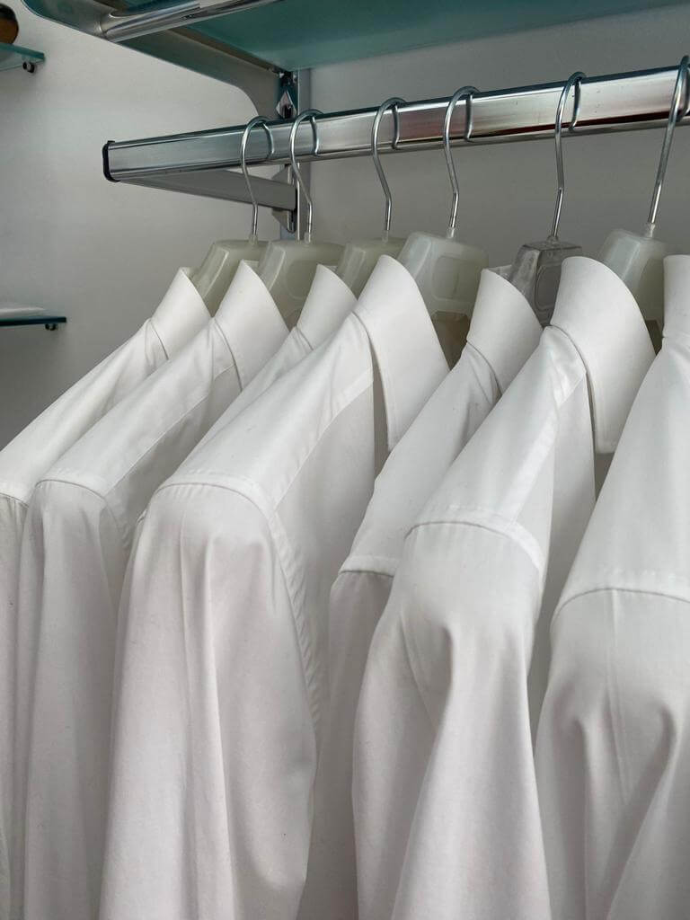 Come indossare una camicia da uomo